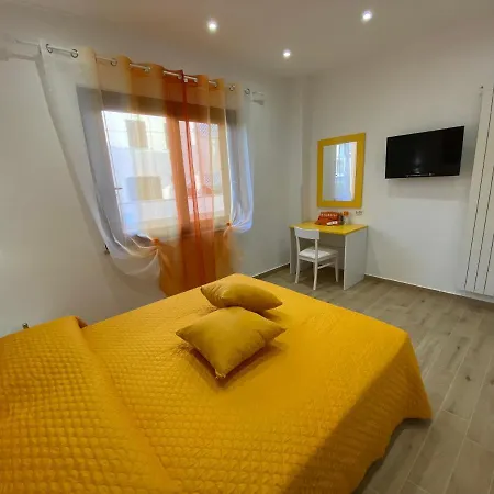 Caia Semesterbostad Tropea